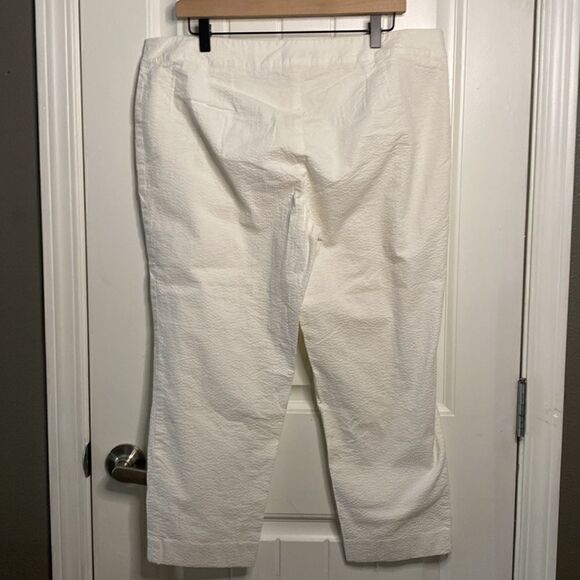 Jones New York Textured White Cropped Leg Stretch Pants - Picture 6 of 10